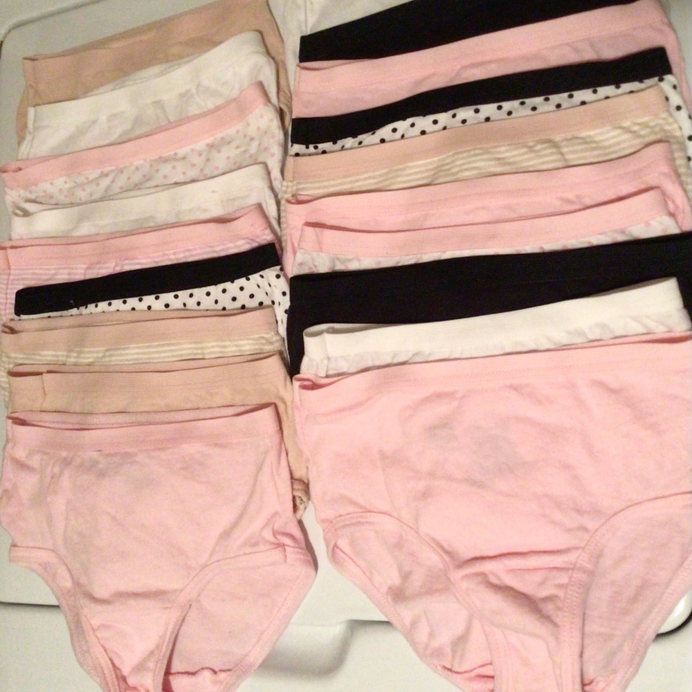 NWOT Fruit of the Loom SMALL Kids briefs size 6. 19 pairs. Polka dots Stripes.